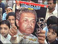 Simpatizante do cientista Khan