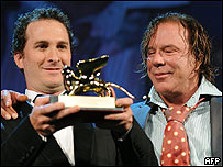 O diretor Darren Aronofsky e o ator Mickey Rourke 