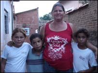 Luciana da Silva e filhos