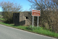 Amddiffynfa 'pill box' ger Llandegla. Hawlfraint Medwyn Parry.