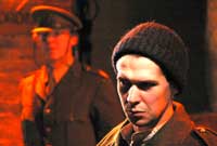 Y milwr a'r carcharor