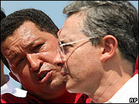 Os presidentes da Venezuela, Hugo Chávez, e da Colômbia, Álvaro Uribe