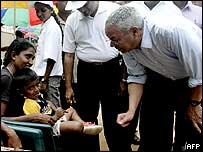 Ngoại trưởng Mỹ Colin Powell gặp nạn nhân sóng thần sống sót