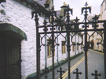 Giat yn agor ar stryd