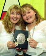 Sara a Carly, Penrhosgarnedd, Bangor - cyntaf, deuawd cerdd dant.