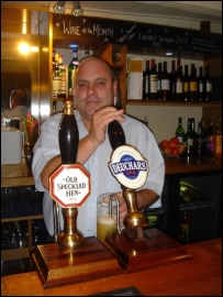 Ashton Hayes köyünün pub sahibi