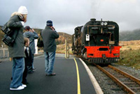 Y tren ger Rhyd Ddu