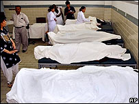 Corpos em necrotério em Karachi