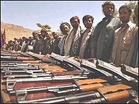 خلع سلاح شبه نظاميان افغان (عکس از آرشيو)