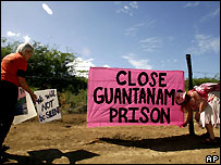 Protesto perto da prisão de Guantánamo