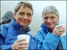 Jane Robinson (l) and her sister Barrie Robinson (r)