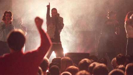 Y ddawn brin i gyffroi torf