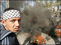 Manifestantes do Fatah protestaram contra a derrota nas eleições