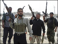 بدھ کے روز جنگجو پوزیشنز لیتے ہوئے 