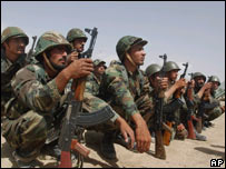 Soldados afegãos em treinamento