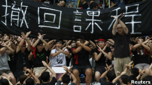 示威者反对香港在中小学开设国民教育科（03/09/2012）