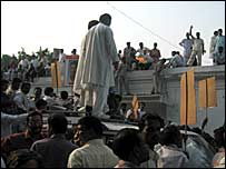 विलय के समय कार्यकर्ता