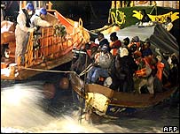 Hôm Thứ Hai vừa qua, có hơn 700 người nhập cư lậu vào tới Canary