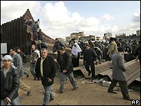 मिस्र की सीमा पर फ़लस्तीनी