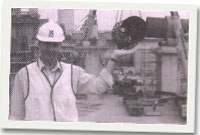 Danny Coulston, rheolwr y gwaith.