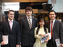 Nguyễn Tiến Trung sau lễ tốt nghiệp cao học tin học ở Pháp