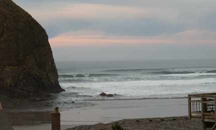 Nooks and crannies. Fancy a go at this wee corner? Our Oregon correspondant, like ourselves, continues to brave the American winter in search of clean surfage. Pic Mekenas, Dec 06