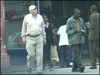 جان سیمپسون خبرنگار بی بی سی در زیمبابوه