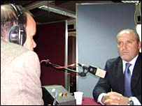 Veton Surroi duke u intervistuar nga Seladin Xhezairi(arkiv)