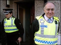 Michael Howard e um policial