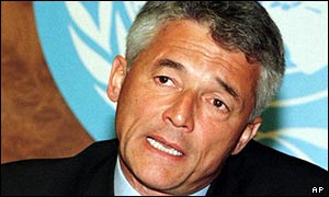 Vyslanec zahynul v úterý při pumovém útoku 