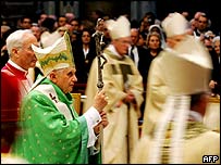 Giáo hoàng Benedict tham gia buổi lễ khai mạc cuộc họp tại Thánh đường Phêrô