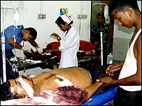 دھماکوں میں کئی دکاندار بھی زخمی ہوئے