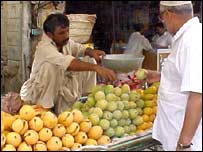 پاکستان میں دس لاکھ ٹن آم پیدا ہوتے ہیں 