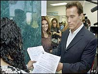 Ator registra sua candidatura ao governo da Califórnia