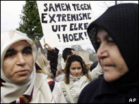 Hollanda'da müslüman toplumdan iki kadın