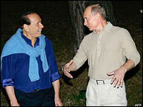 Silvio Berlusconi (esq) e Vladimir Putin