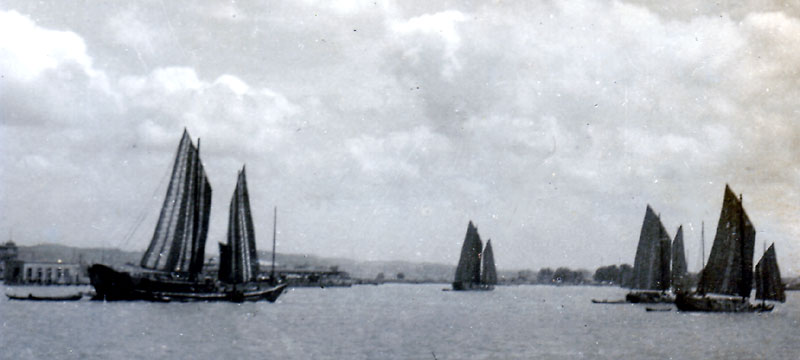 Junks on Yangtze River in 1930s.