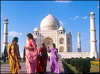 تاج محل مغل بادشاہ شاہ جہاں نے ساڑھے تین سو سال قبل تعمیر کرایا تھا