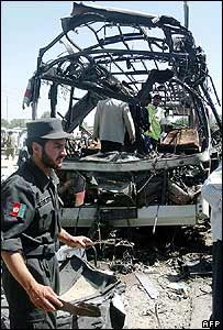 اتوبوس متلاشی شده در اثر انفجار انتحاری کابل