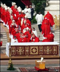 کاردينال ها در مراسم تشييع جنازه پاپ ژان پل دوم