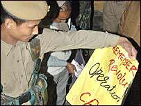 जहानाबाद के बाहर पुलिसकर्मी