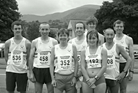 Llun o redwyr Sarn Helen