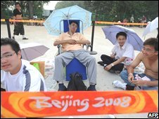 Người dân Trung Quốc chờ mua vé vào xem các sự kiện Thế Vận Hội