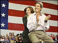 Kerry se svou manželkou