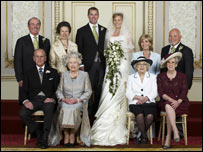 女王参加婚礼的“全家福”官方照片