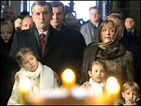Ющенко з родиною під час панахиди