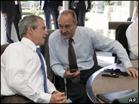 Os presidentes George W. Bush, dos EUA, e Jacques Chirac, da França