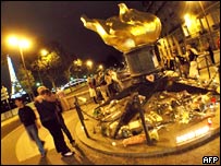 Escultura sobre o túnel de L'Alma