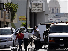 Forenses retiran el cuerpo de Antonio Ibarra Salgado