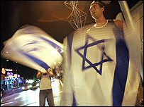 Hayfa'da gösteri yapan İsrailli gençler